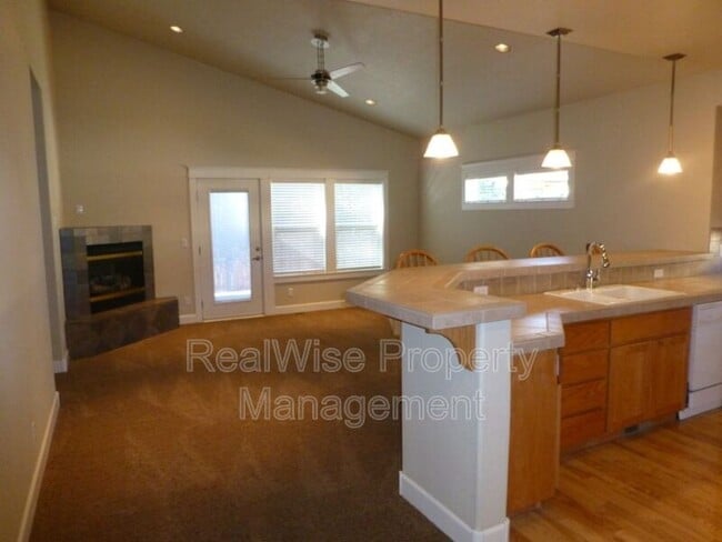 Building Photo - 20651 NE Sierra Dr