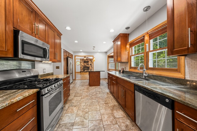 Foto del edificio - 104 S Knollwood Dr