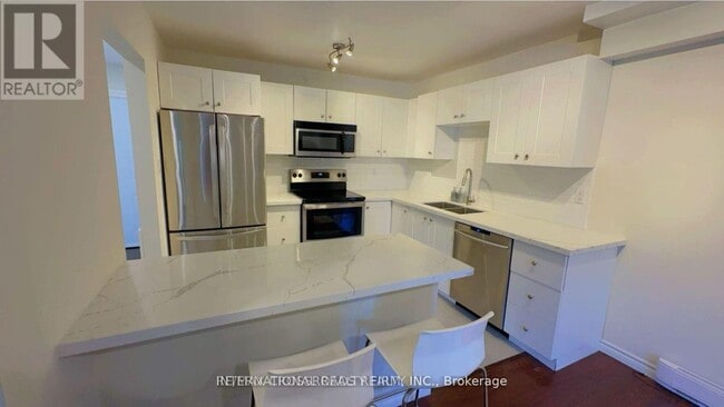 Building Photo - 221-221 Ormond Dr