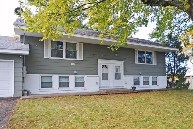 Foto del edificio - 1000 50th Ave NE