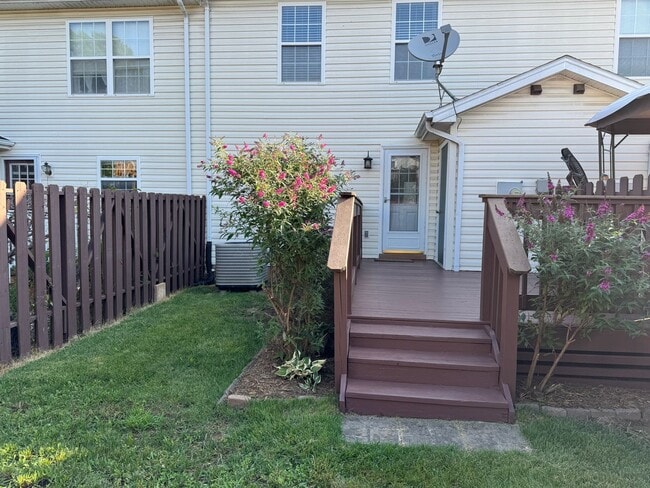 Foto del edificio - Immaculate Stonewall Heights Townhome!