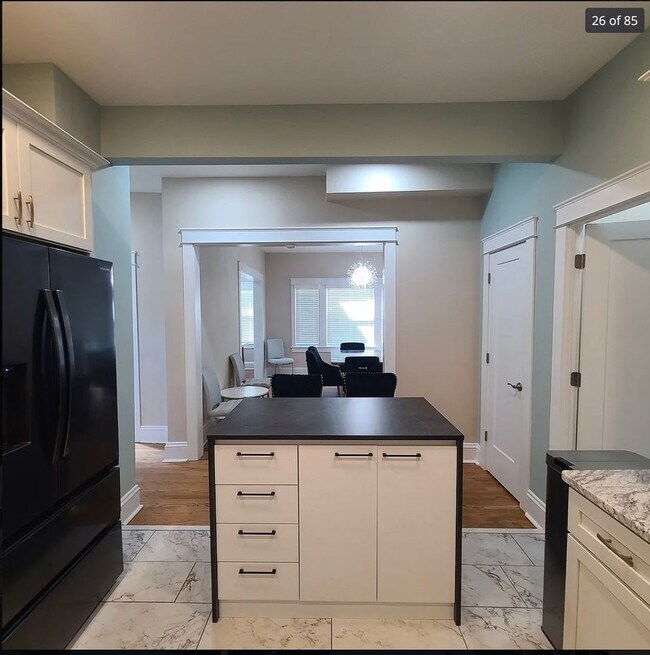 Foto del edificio - Spacious 5BR House in Cleveland via The Cu...
