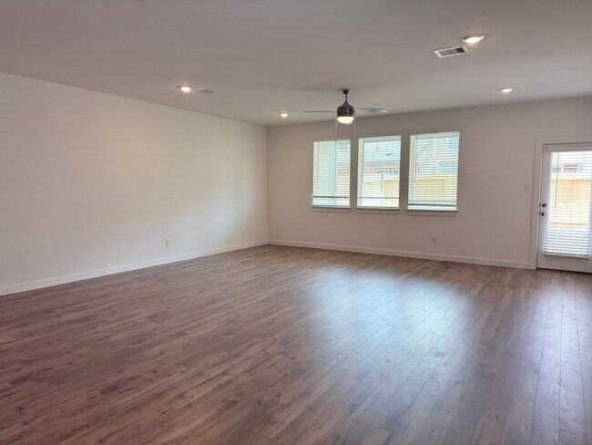 Building Photo - 3563 Lovebird Ln