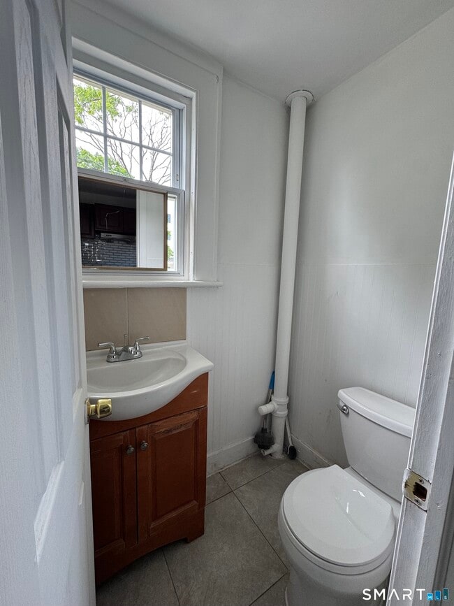 Building Photo - 55 Kings College Pl