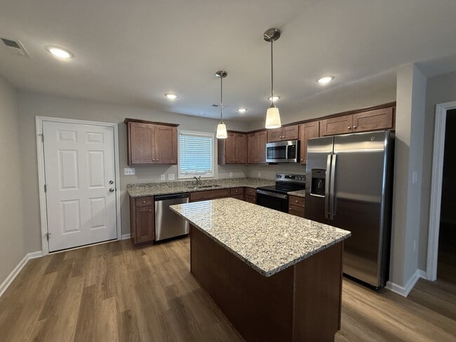 Building Photo - 102 Berkshire Cir