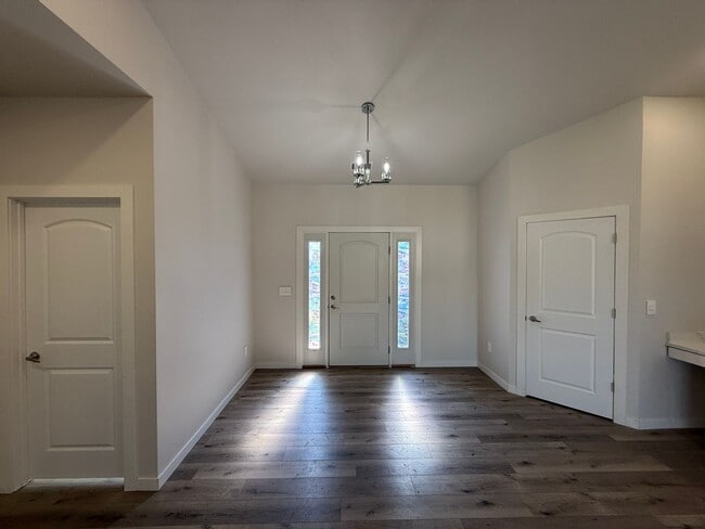 Building Photo - 4 Bedroom Home - Stonebridge Farms