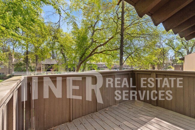 Foto del edificio - 730 Woodside Ln E