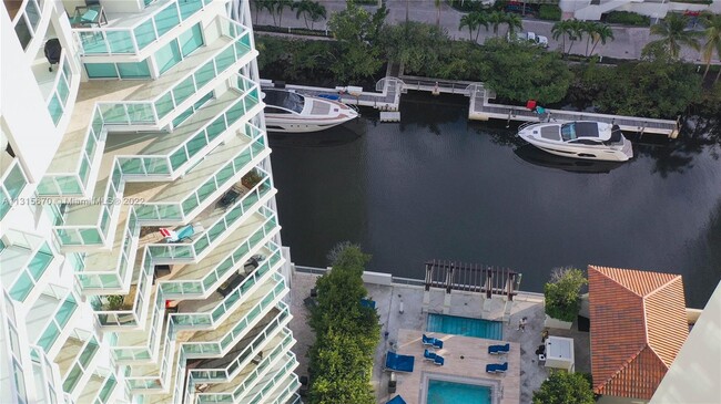 Foto del edificio - 200 Sunny Isles Blvd