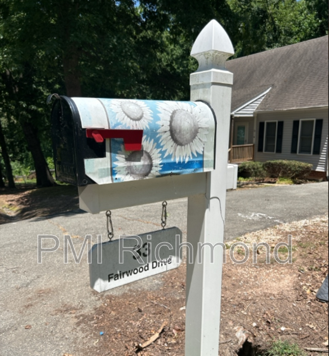 Building Photo - 33 Fairwood Dr
