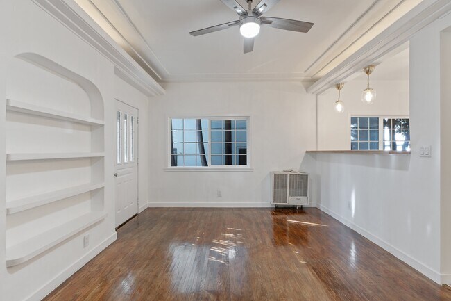 Foto del edificio - 857 N Oxford Ave