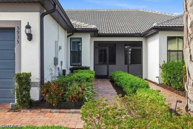 Foto del edificio - 5935 Mayflower Way