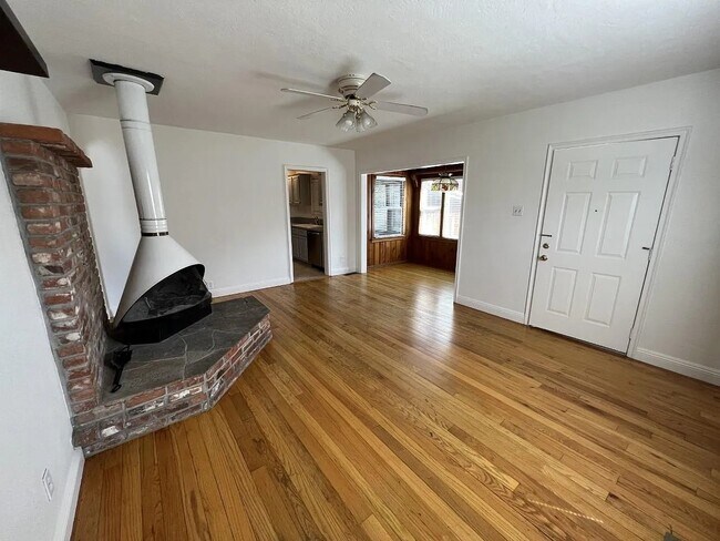 Sala de estar - 1626 Hoyt St