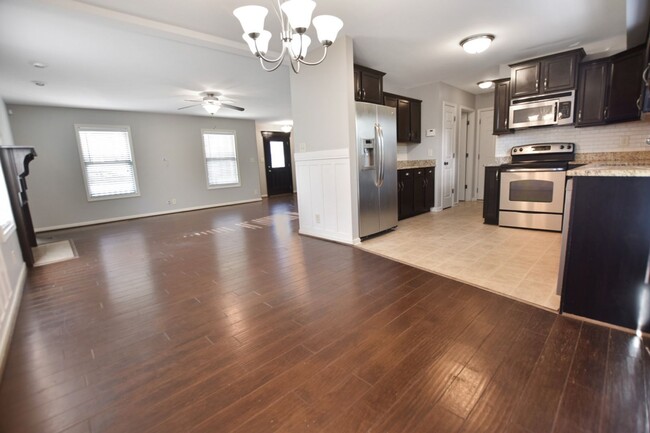 Foto del edificio - Pet Friendly Four Bedroom!
