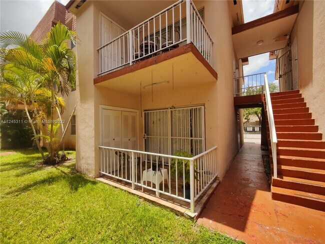 Building Photo - 1560 W 46th St