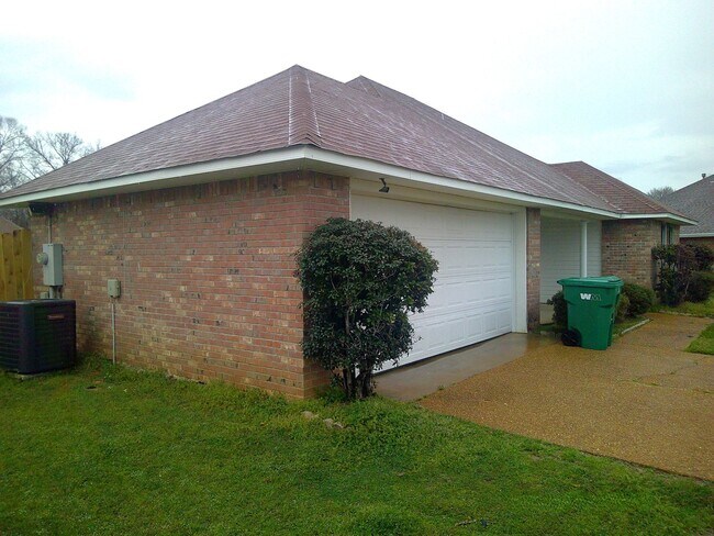 Building Photo - *****JUST REDUCED*****906 Mourning Dove Co...