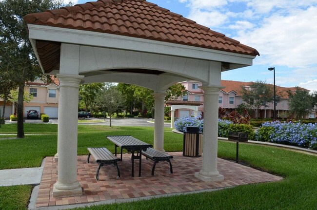Foto del edificio - 2058 Alta Meadows Ln