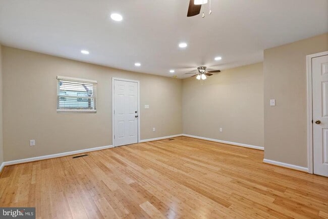 Building Photo - 1312 Barnaby Terrace SE