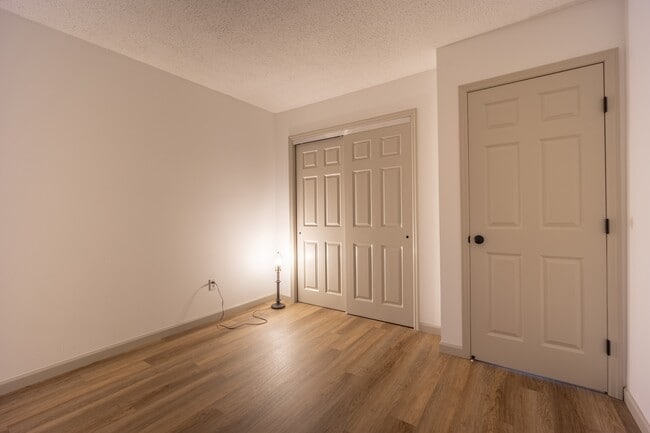 Foto del edificio - 404 Chelsea Cv S