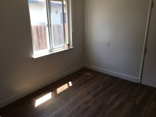 Foto del edificio - 981 Roseann Ct