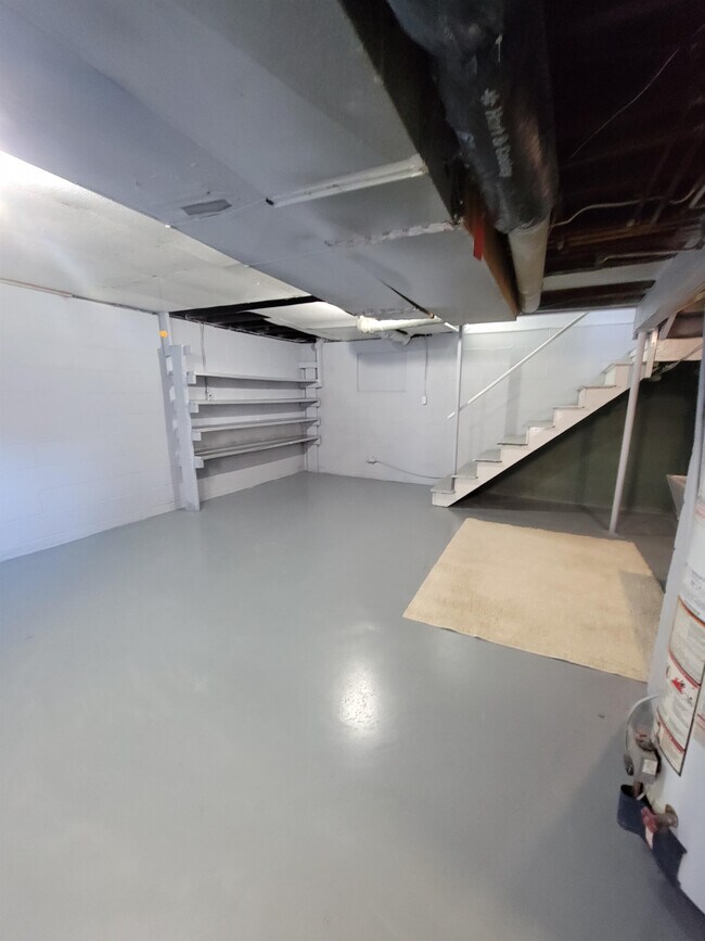 Building Photo - 114 3rd Ave SW