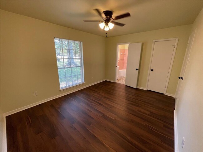 Building Photo - 205 E Crestmont Dr