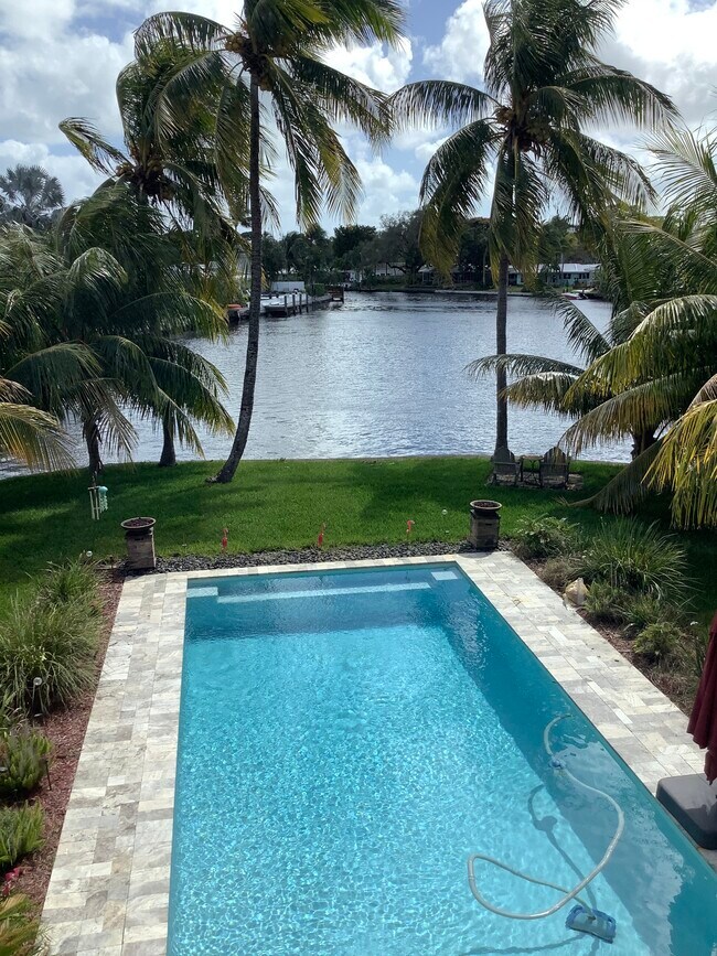 Building Photo - 3020 NE 15th Ave