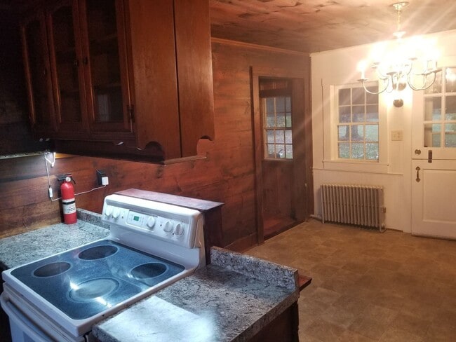 Building Photo - 3-4 Bedroom Single Family Home in Townsend