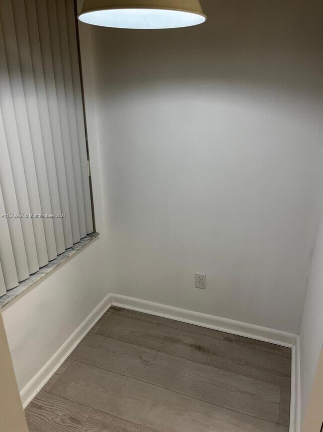 Building Photo - 1101 Coral Club Dr
