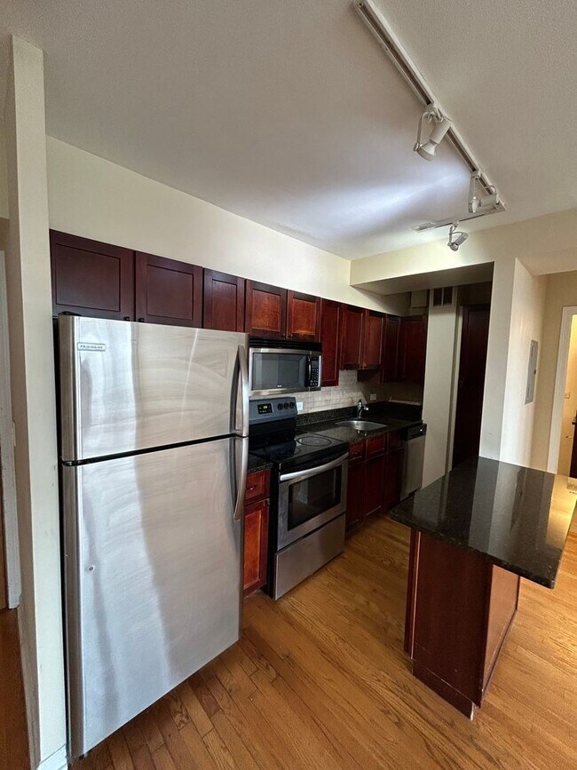 Foto del edificio - 4180 N Marine Dr