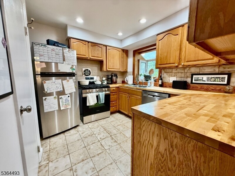 Primary Photo - 153 Valley Rd