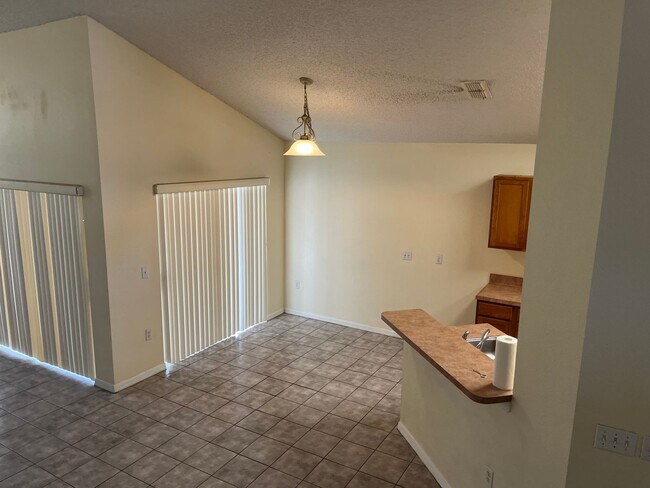 Foto del edificio - 2 Story Home. 3bed/3bath home/bonus room