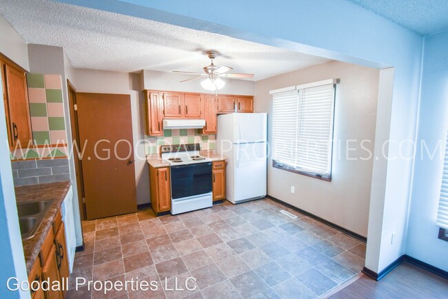 Building Photo - 2 br, 1 bath House - 3423 Merle Hay Rd
