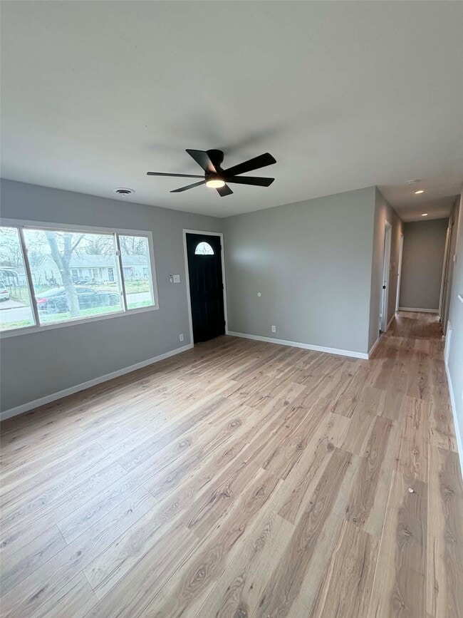 Building Photo - 705 St Martin Dr