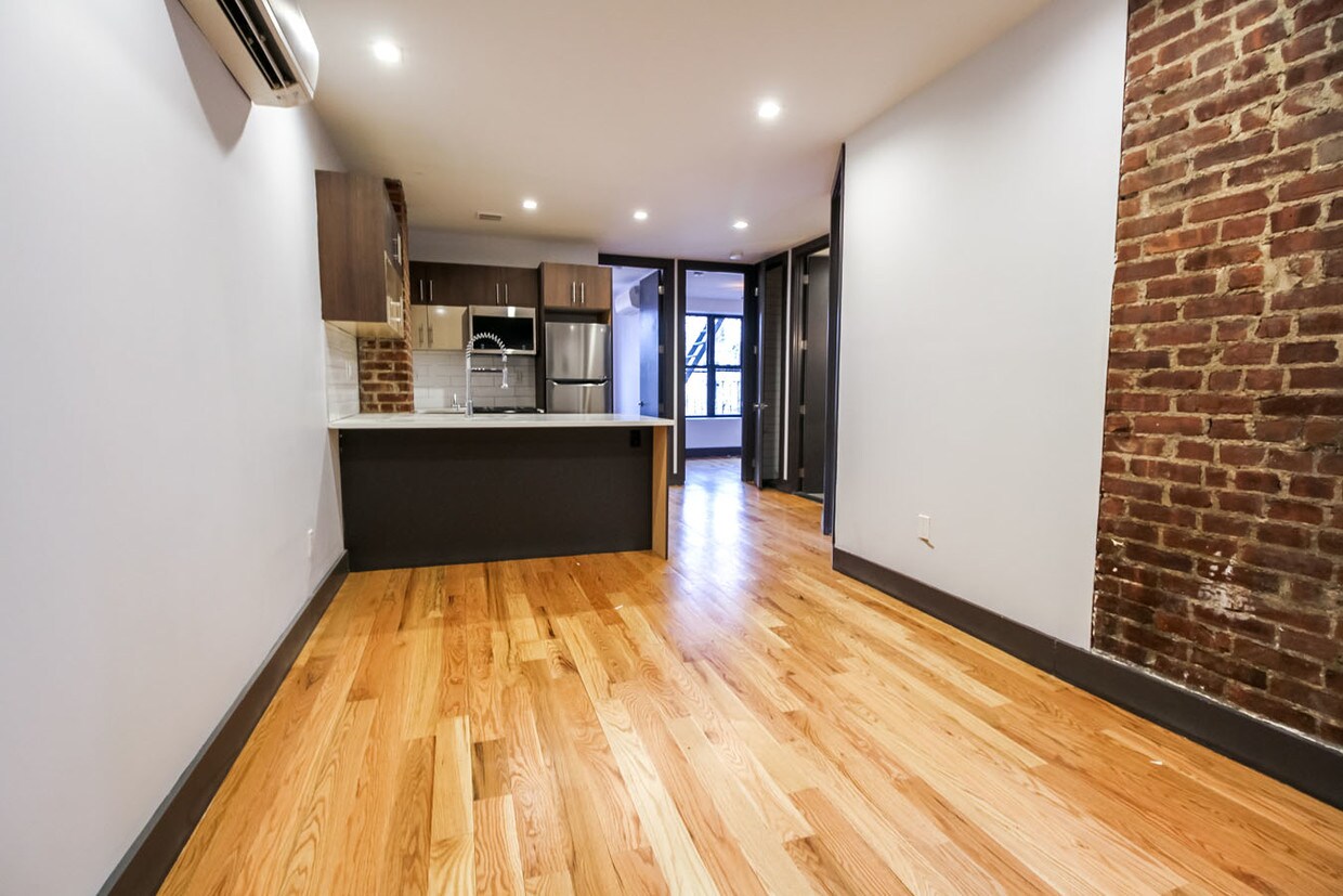 Foto principal - 298 Schaefer St