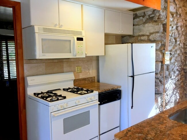 Foto del edificio - 529 Dunkirk Rd