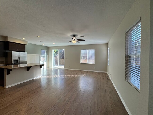 Building Photo - Beautiful Open Floor Plan Two Story Townho...