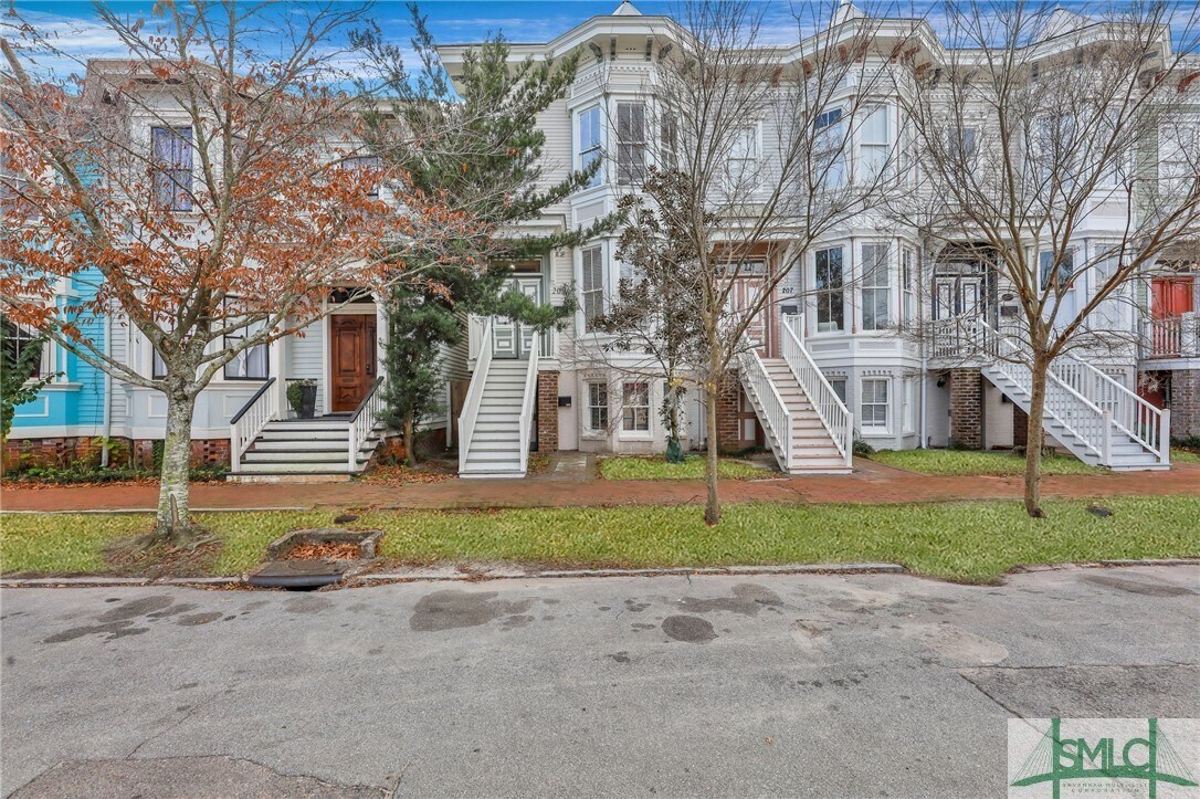 Foto principal - 209 E Duffy St