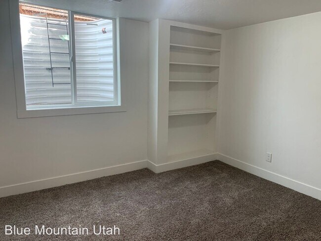 Building Photo - 4 br, 2 bath House - 1164 Carmelita Dr