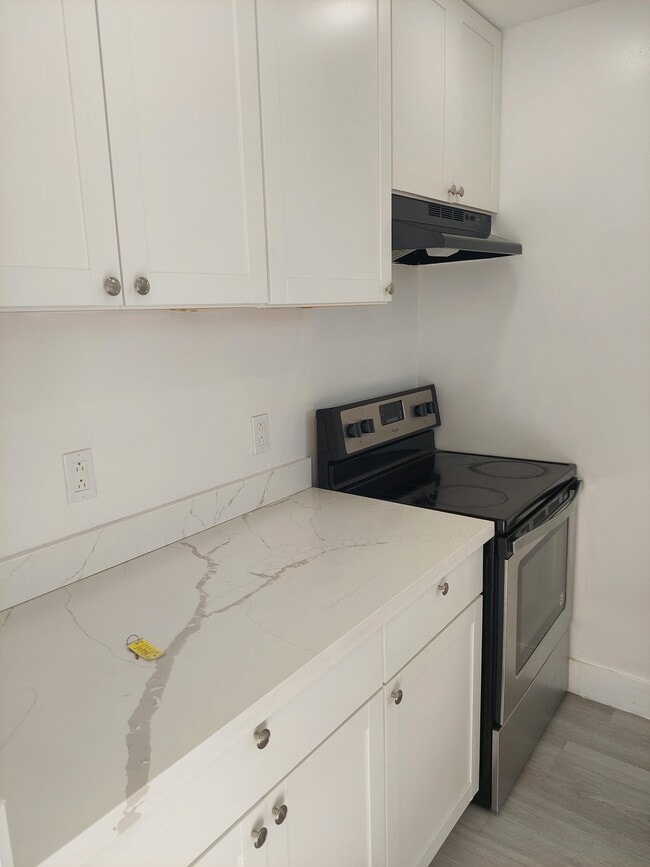 Building Photo - 2319 Johnson St