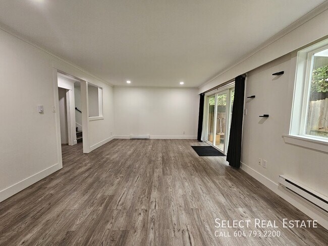 Photo du bâtiment - 33900 Mayfair Ave