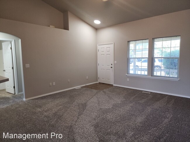 Building Photo - 4 br, 2 bath House - 339 W. Horsechestnut