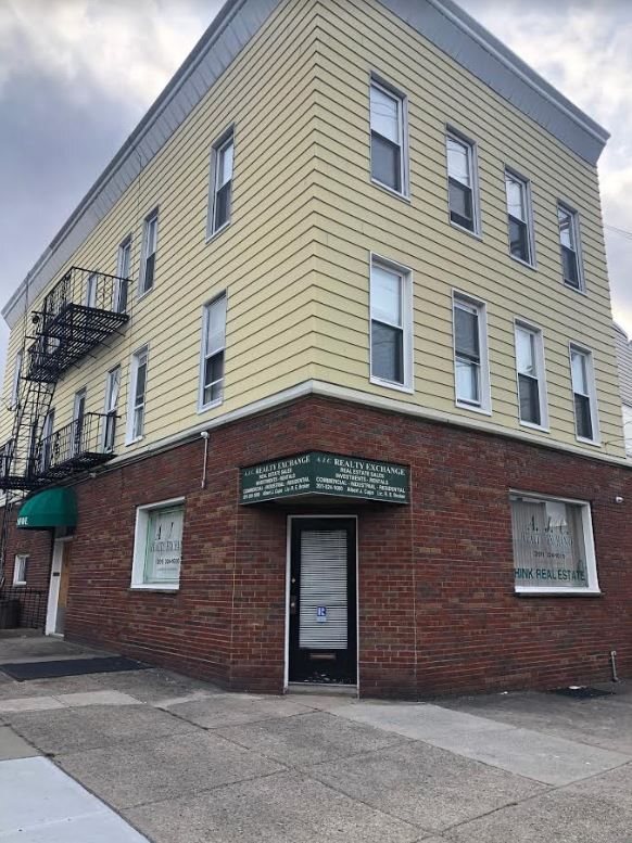 Primary Photo - 321 Sip Ave