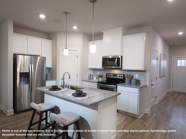 Foto del edificio - Townhome in West End Station is waiting fo...