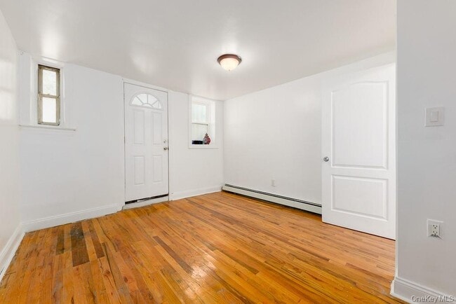 Building Photo - 657 E 96th St