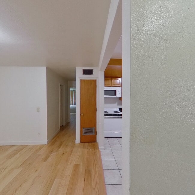 Photo - 2750 Dwight Way Apartment