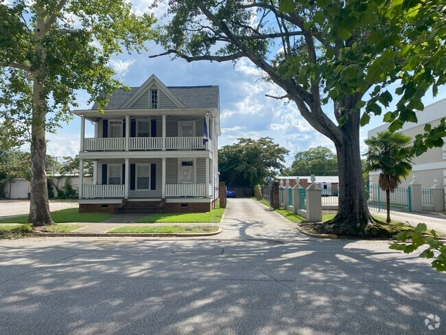 Building Photo - 2113 Gadsden St
