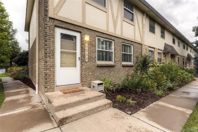Foto del edificio - 5060 E Hinsdale Pl