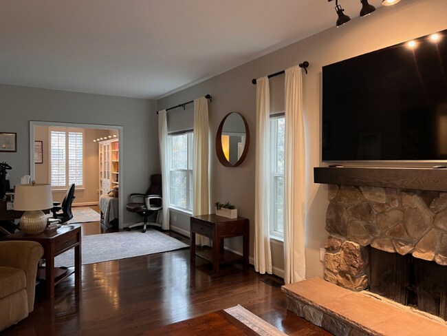 Foto del edificio - 5319 Trumpington Ct