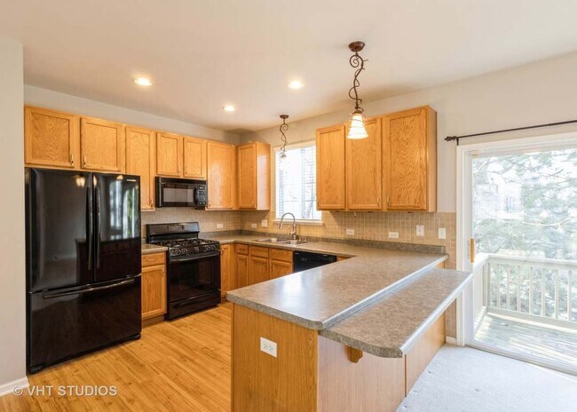 Foto del edificio - 271 Evergreen Cir
