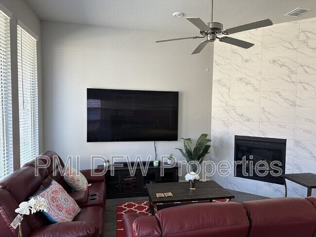 Building Photo - 2222 McMullin Dr